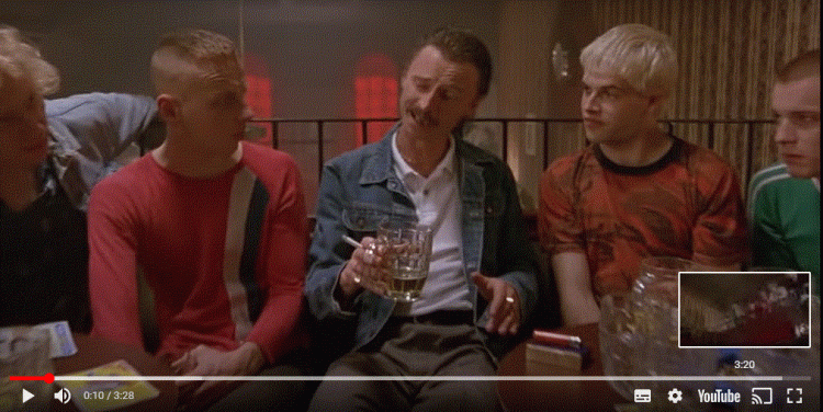Scène du film Trainspotting de Danny Boyle en 1996, avec Ewan Mc Gregor tout à droite